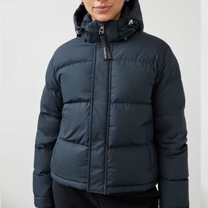 Aritzia Super Puff Shorty Navy XS